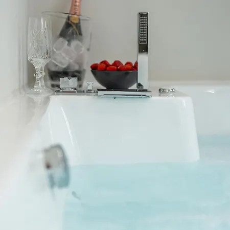 Derouse Othon Suite With Hydromassage Jacuzzi Athens Exterior photo