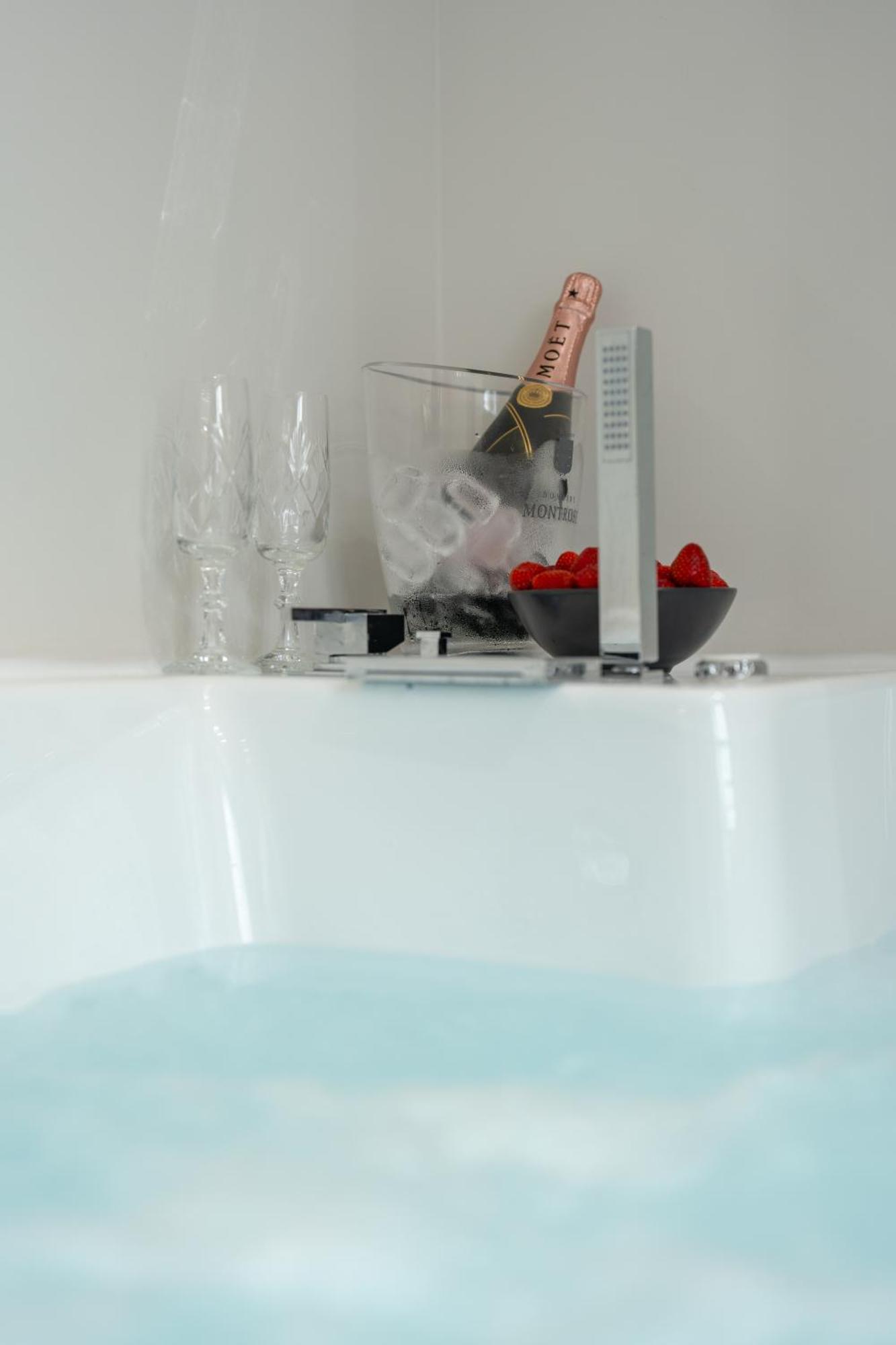 Derouse Othon With Hydromassage Jacuzzi * Athens