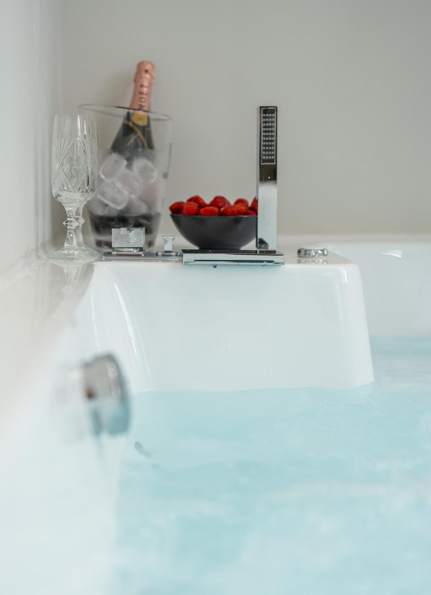 Apartment Derouse Othon With Hydromassage Jacuzzi *