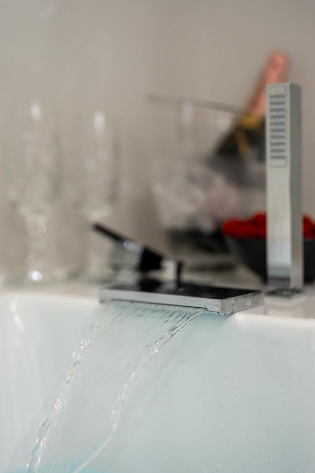 Derouse Othon With Hydromassage Jacuzzi * Athens