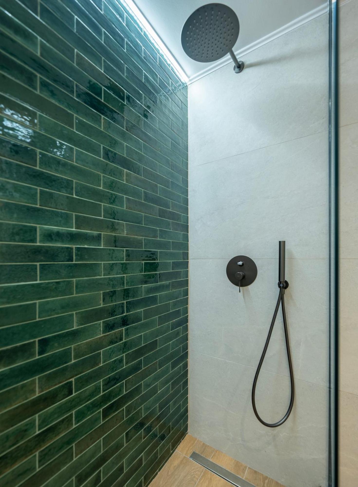 Derouse Othon With Hydromassage Jacuzzi Athens